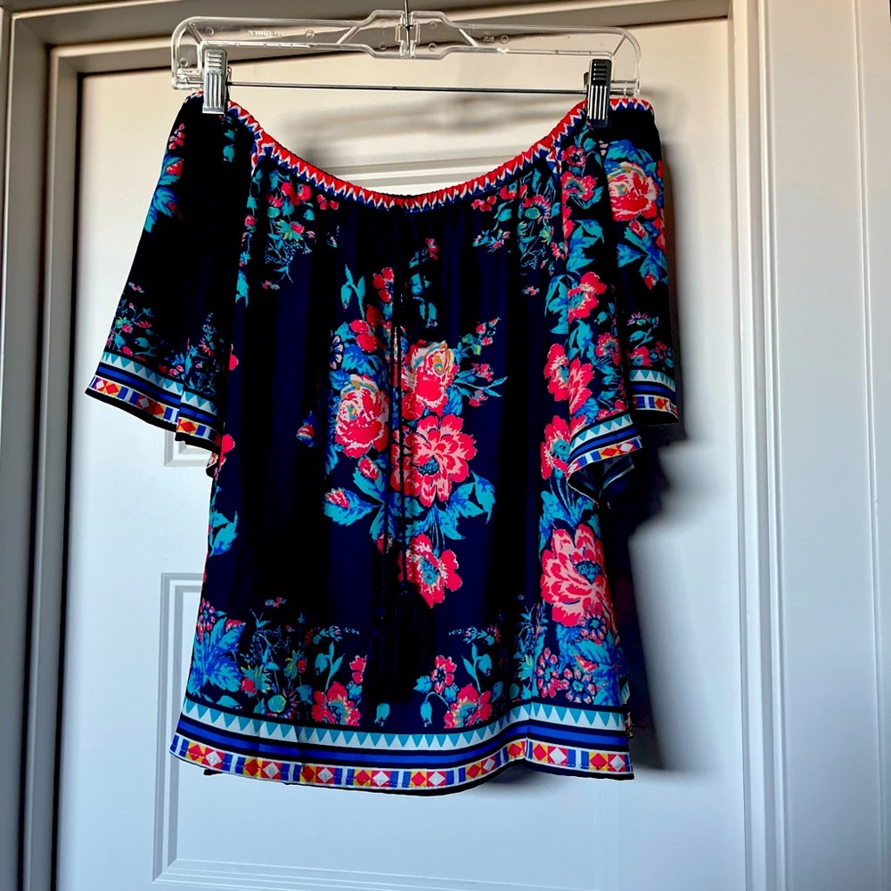 Flying Tomato off the shoulder top. Light and airy, sz S